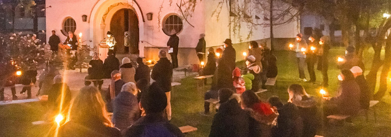 Liturgische Osternacht 2021 im Freien vor St. Mcihael in Wolfratshausen